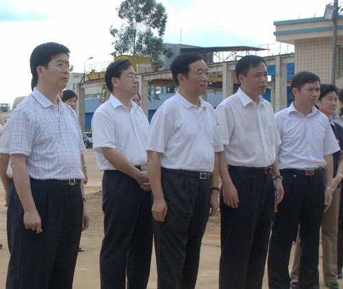 9月8日，中央巡視組組長、十一屆全國人大農(nóng)業(yè)和農(nóng)村委員會副主任委員房鳳友，中央巡視組副組長、副部級巡視專員郭林，中央巡視組副組長、副部級巡視專員謝秀蘭等領(lǐng)導(dǎo)一行8人，到湘桂循環(huán)經(jīng)濟(jì)產(chǎn)業(yè)園對集團(tuán)經(jīng)濟(jì)建設(shè)、黨建等工作情況進(jìn)行檢查指導(dǎo)。自治區(qū)黨委組織部部長周新建，崇左市委副書記、市長黃克，江州區(qū)委書記藍(lán)大煌，湘桂集團(tuán)董事局副主席陳輝，湘桂公司總經(jīng)理朱光彩等陪同考察。